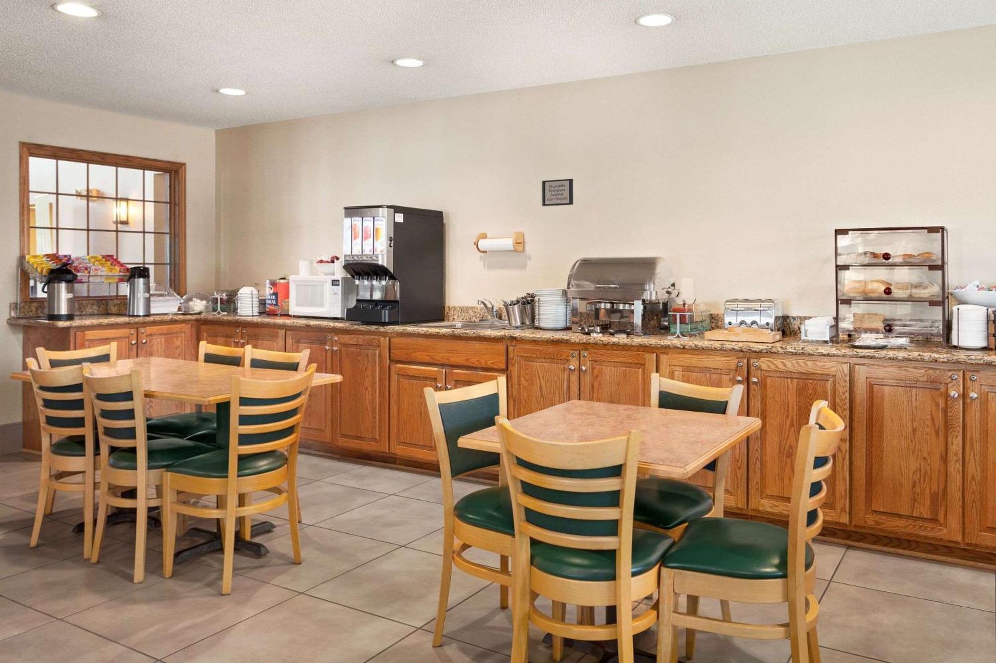 Country Inn & Suites By Radisson, Fort Dodge, Ia Ngoại thất bức ảnh